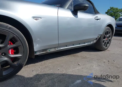 2018 Fiat 124 Spider Abarth из США, поврежденный, VIN JC1NFAEK3J0134066